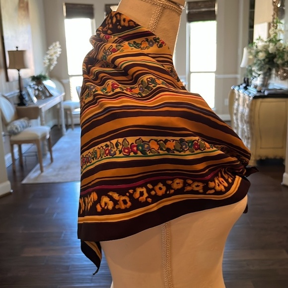 Totes Large Floral Scarf 30” x 30” Square 100% Polyester Made in Italy Floral - Picture 7 of 10